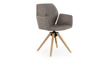 Moderne eetkamerstoel Moods op houten, draaibaar frame en een bekleding van een grijze stof. Getoond schuin van voren.