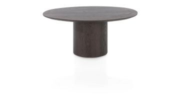 Vooraanzicht van de TRENTON salontafel in clay eikenfineer, met een organisch gevormd blad en een centrale poot.