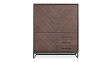 groot, bruin eikenhouten opbergkast Baltara van In House. de kast heeft drie deuren met een soort visgraatmotief met 3 lades en een zwart metalen onderstel.