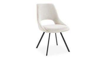 Vooraanzicht van de eetkamerstoel Belovo in de kleur pearl, met een modern zwart metalen frame en een luxe chenille bekleding