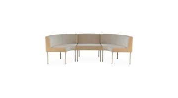 Beige hoekbank Dio met slanke metalen poten, perfect voor moderne eetkamerinterieurs.