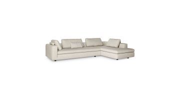 Bank Vilaz van Design on Stock, een ruime modulaire hoekbank in een lichte beige stof met comfortabele kussens en een chaise longue.