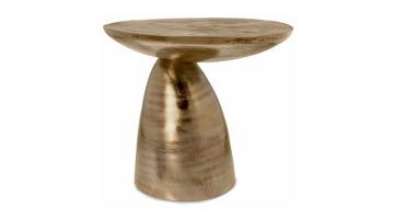 Bijzettafel Jarah gemaakt van aluminium met een koperen gouden finish en een modern ontwerp.