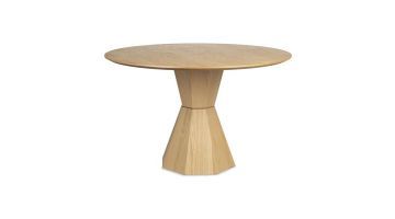Vooraanzicht van de ronde eettafel Lotus met een stevige, hoekige poot.
