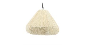 Hanglamp met een geplooide kap van natuurlijk materiaal, die zacht licht doorlaat voor een warme uitstraling.