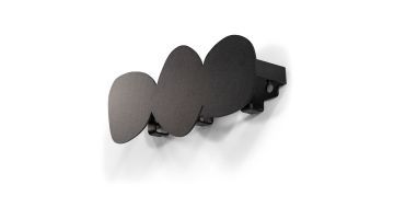 Kapstok met organisch gevormde haken in matzwart, geïnspireerd door overlappende bladeren.