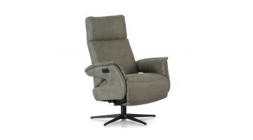 Groen beklede Montel Brava relaxfauteuil met een draaibare, zwarte metalen voet en ergonomisch ontwerp voor maximaal comfort.