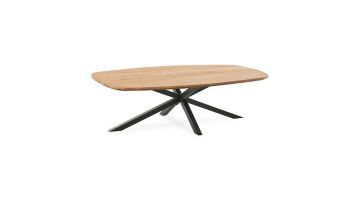 Salontafel Romaro ovaal van Pronto Wonen, gemaakt van teakhout met zwart metalen poten voor een moderne look.