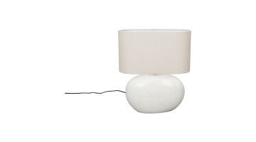 Hailey tafellamp van Dutchbone met een ovale, witte keramische basis en een beige stoffen lampenkap, geschikt voor elk interieur.