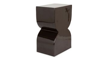 Bijzettafel Cones Shiny in bruin, met een glanzende afwerking en organisch gevormd ontwerp.