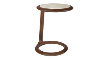 Ronde bijzettafel met houten onderstel en natuurstenen blad van Zuiver, in walnootkleur.