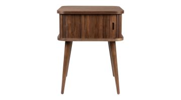 Vooraanzicht van de Barbier bijzettafel van Zuiver, gemaakt van hout met een geribbeld front en slanke poten.