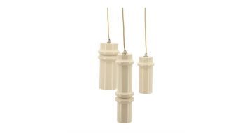 Hanglamp By-Boo Cylin met drie cilindervormige kappen in roomwitte afwerking, hangend aan dunne kabels.