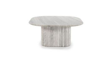 Salontafel Dorique met een licht marmeren blad en afgeronde vormen, volledig frontaal zichtbaar.