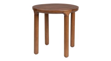 Bijzettafel Storm van Zuiver in walnoothout, met ronde poten en een glad afgewerkt tafelblad.