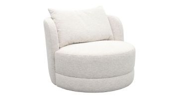 Draaifauteuil Lesina van Trendhopper schuin van voren, met ronde vorm en lichte bekleding.