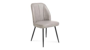 Eetkamerstoel Leo van Henders en Hazel in lichtgrijs, elegante uitstraling met zwarte metalen poten.