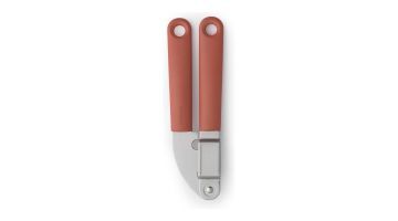 Brabantia knoflookpers met terracotta handvat en stevige roestvrijstalen constructie.