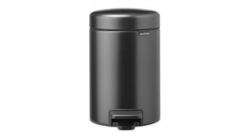 Close-up van de Brabantia NewIcon pedaalemmer van 3 liter in een matzwarte kleur, met een strak en tijdloos design.
