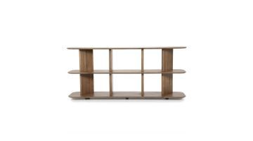 Eleonora Dressoir Ty in bruin hout met strakke lijnen, open vakken, en afgeronde hoeken. Modern en veelzijdig design.