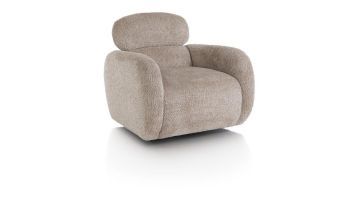 Draaifauteuil Ostia in een zachte beige stof, met afgeronde vormen en een modern design.