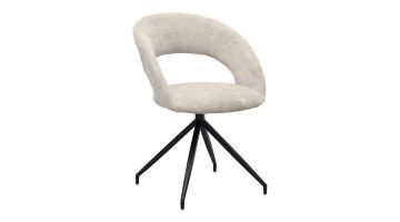 Beige eetkamerstoel Yuna met gebogen rugleuning en zwarte metalen poten.