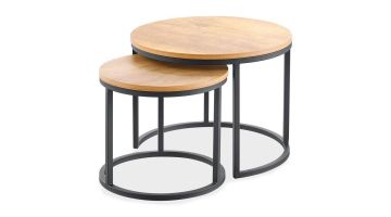 Set van twee ronde bijzettafels Budrio met een melamine tafelblad in houtlook en een zwart metalen frame.