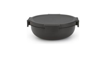 Voorzijde van de Brabantia Salade Lunchbox Tegen een witte achtergrond.