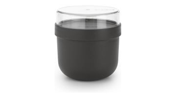 Donkergrijze Brabantia Make & Take yoghurtbeker met transparante deksel, ideaal voor onderweg.