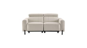 Frontaal zicht op de lederen 2,5-zitsbank Nardio van INHOUSE, met een modern en strak ontwerp in beige.