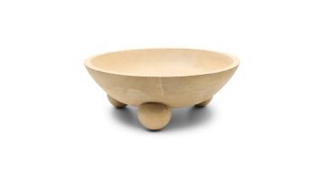 Rivièra Maison fruitschaal Veneto van mangohout met ronde vorm en drie bolvormige pootjes op een witte achtergrond.