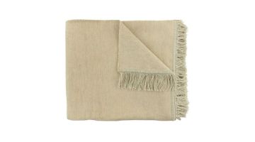 CLAUDI Plaid Paulos in een zachte latte-kleur met decoratieve franjes, perfect als stijlvolle toevoeging aan je interieur.