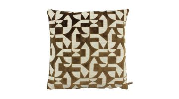  Sierkussen Lonata van Claudi in bronskleur met een modern geometrisch patroon, gemaakt van hoogwaardige stof voor een luxe uitstraling.