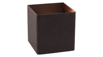 Close-up van de zwarte kubusvormige Lucide Vertigo wandlamp in uitgeschakelde toestand.