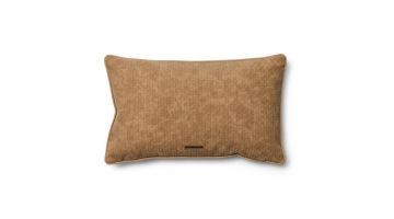 Rivièra Maison Kussenhoes Barrea in bruin, met suède-uitstraling en geweven structuur, liggend op een witte achtergrond.