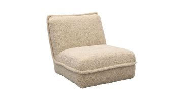 Zijaanzicht fauteuil Limone van Trendhopper met zachte beige bouclé stof.