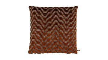 Sierkussen Channa Copper van Claudi met een luxe zigzagpatroon in warme koper- en grijstinten, perfect voor een stijlvolle uitstraling.