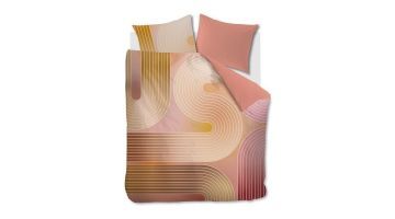 Tweepersoons dekbedovertrek Curves Coral met een grafisch lijnenspel in zachte roze, oranje en goudtinten, gecombineerd met een effen achterzijde.