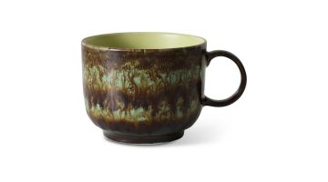 HKLIVING 70s Ceramics theekopje Vesper in close-up, met groene binnenzijde en bruin-groene glazuur buitenkant.