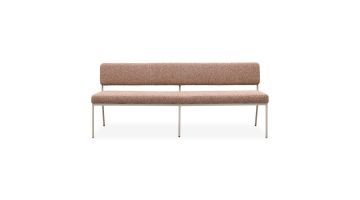 Eetkamerbank Molly in boucle-stof met beige metalen poten, vooraanzicht.