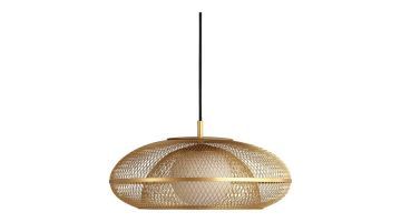Hanglamp Faraday met een messing gaasstructuur en een melkwitte glazen bol, vooraanzicht.