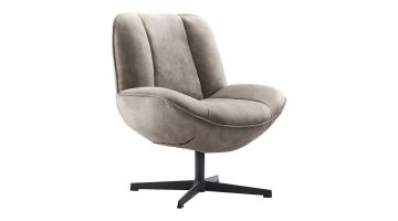 Draaifauteuil Fortenza in beige velvet stof met zwarte draaivoet, schuin van voren gezien.