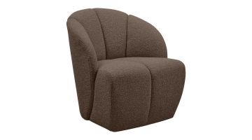 Draaifauteuil Mojo in bruin bouclé, zijaanzicht – Stijlvolle draaifauteuil Mojo van WOOOD in bruin bouclé, met ronde vormen en een robuuste uitstraling.