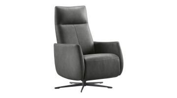 Relaxfauteuil Lanciare in antraciet microleder met draaivoet, schuin vooraanzicht.