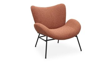 Fauteuil Momo in de kleur Brick met zwarte poten, vooraanzicht.