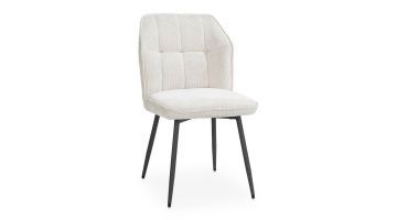 Eetkamerstoel Largo in beige stof Vada met decoratieve stiksels, vooraanzicht schuin van voren.