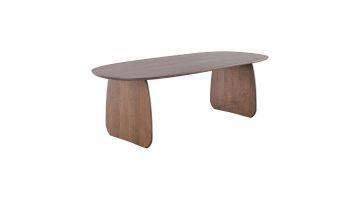 Eettafel Marandi van IN.HOUSE in organische vorm met afgeronde hoeken en brede houten poten in een warme bruine houtkleur.