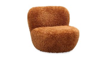 Draaifauteuil Bosa in teddy stof in de kleur koper, driekwart vooraanzicht.