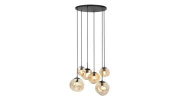 Pronto Wonen hanglamp Macato zwart met zes amberkleurige glazen bollen aan zwarte snoeren, 6-lichts uitvoering tegen witte achtergrond.