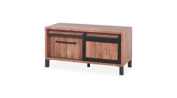 Tv-meubel Alva van Profijt Meubel in de kleur old-teak, met industriële schuifdeur en zwart metalen accenten.